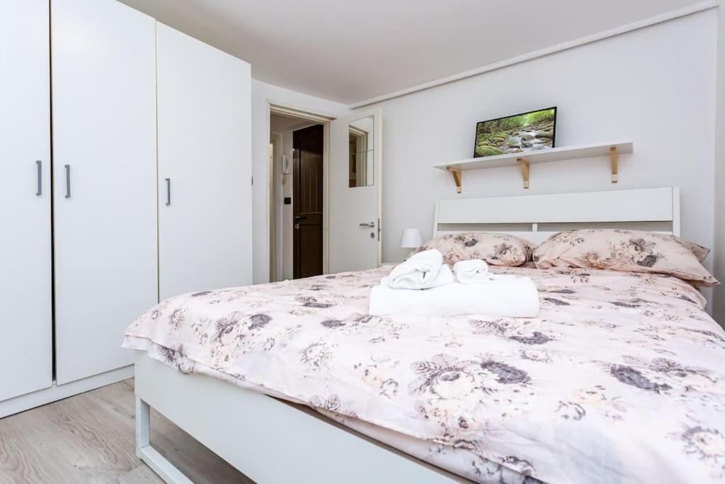 Apartment Adorno 2 - Affitti Brevi Italia Janov Exteriér fotografie
